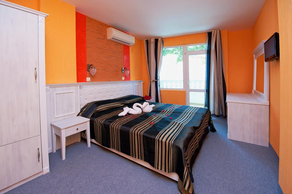 Family Hotel Paros Pomorie Pokoj fotografie