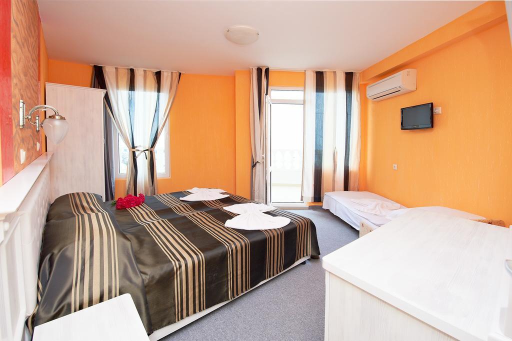 Family Hotel Paros Pomorie Pokoj fotografie