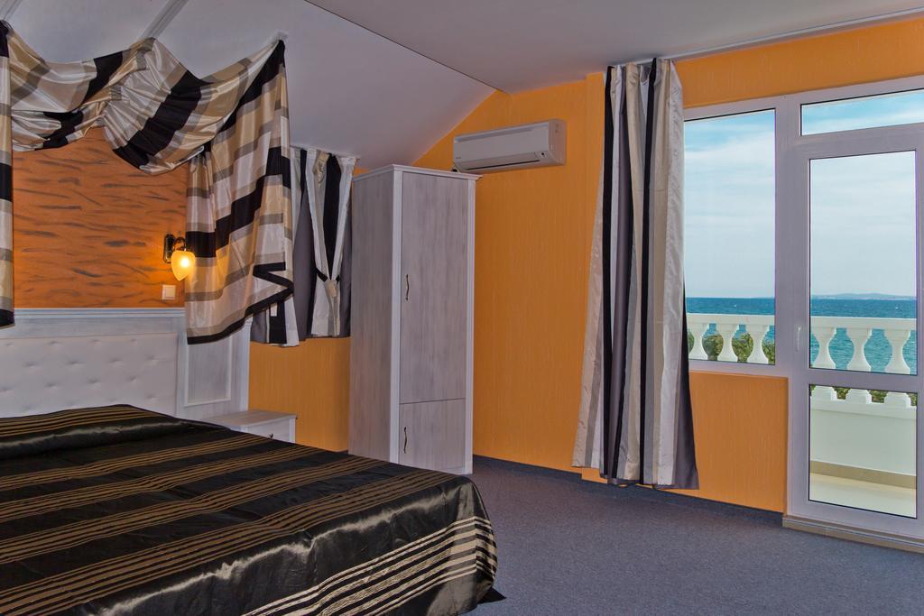Family Hotel Paros Pomorie Pokoj fotografie
